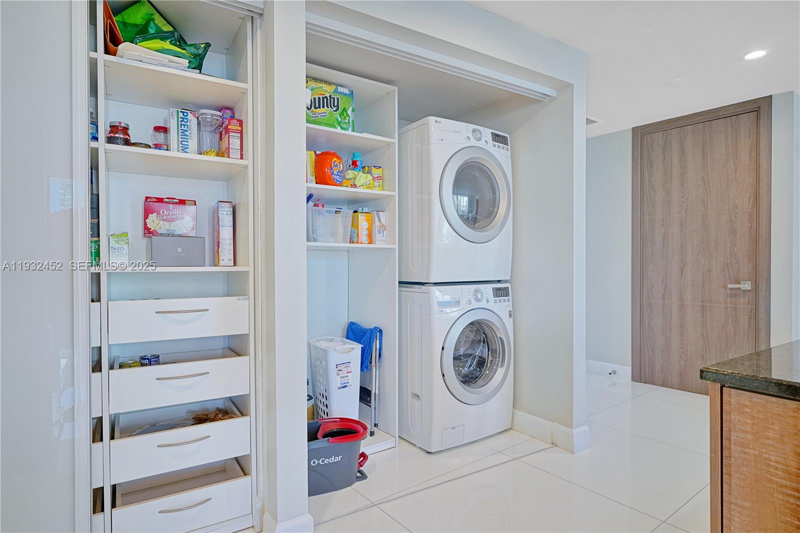 901 Brickell Key Boulevard, Unit 2507 Miami, FL 33131 - Photo 23 of 31