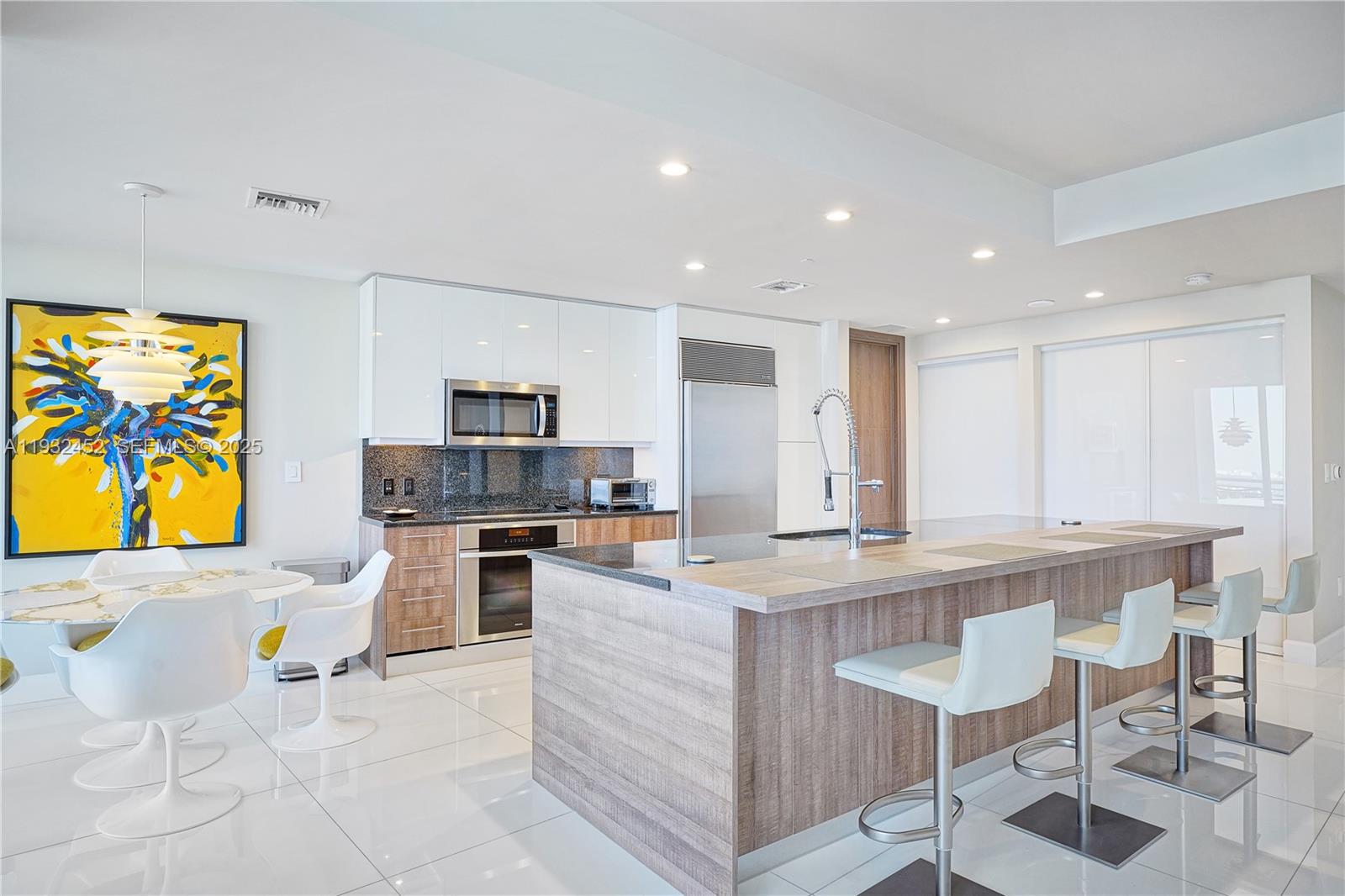 901 Brickell Key Boulevard, Unit 2507 Miami, FL 33131 - Photo 7 of 31