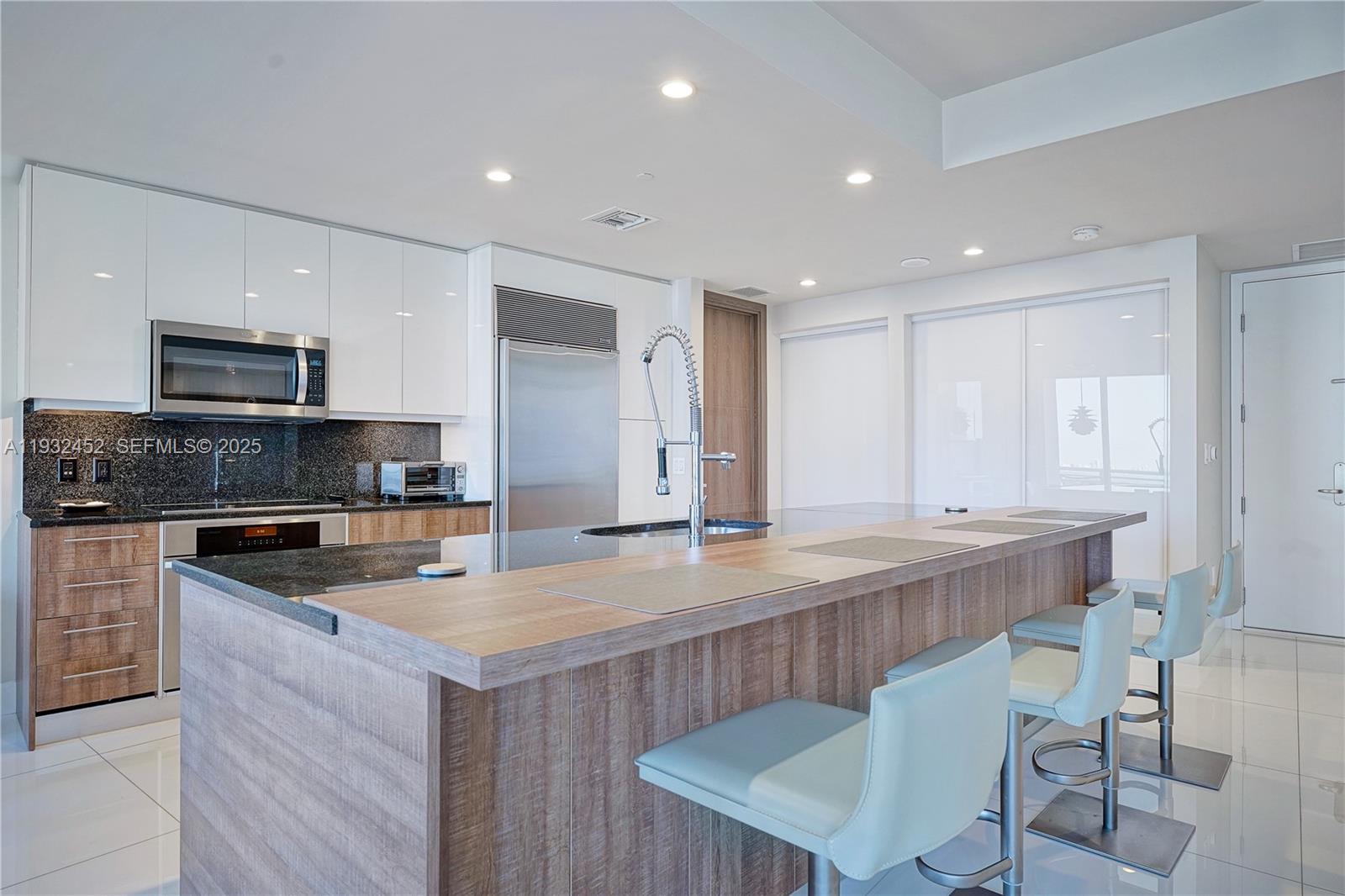 901 Brickell Key Boulevard, Unit 2507 Miami, FL 33131 - Photo 8 of 31