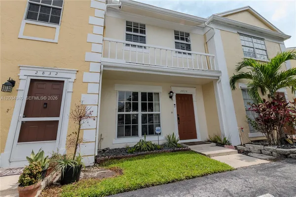 $369,990 | 2836 Edgehill Lane, Cooper City, FL 33026