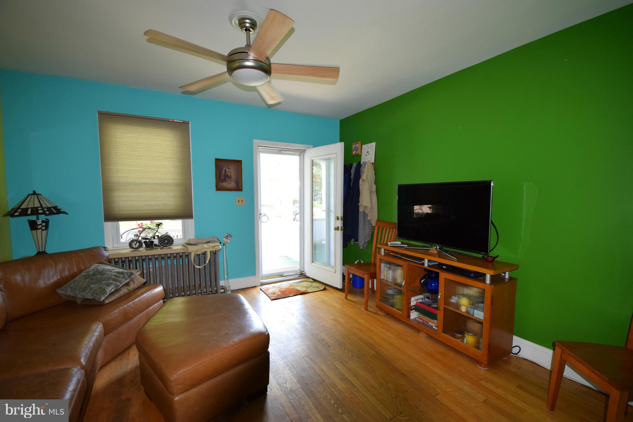 2908 Garnet Road Baltimore, MD 21234 - Photo 4 of 27 Living Room