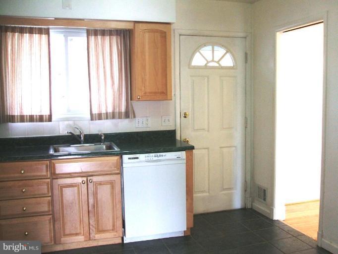 1610 Cedar Park Road Annapolis, MD 21401 - Photo 3 of 27 Kitchen #3