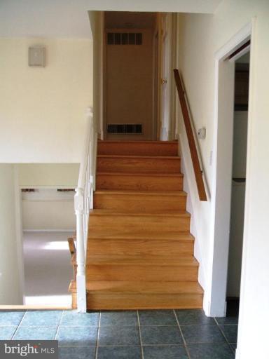 1610 Cedar Park Road Annapolis, MD 21401 - Photo 8 of 27 Staircase