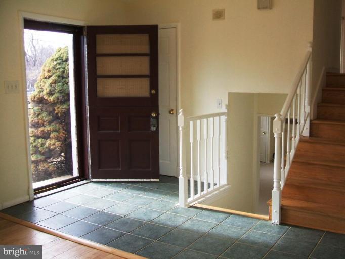 1610 Cedar Park Road Annapolis, MD 21401 - Photo 9 of 27 Entrance / Foyer