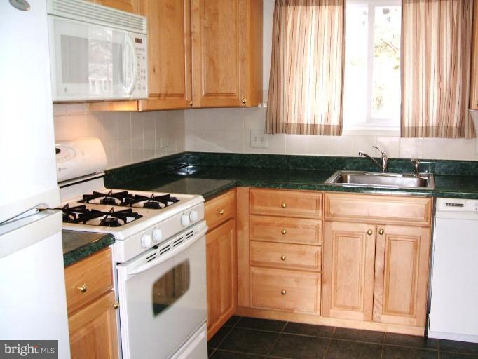 1610 Cedar Park Road Annapolis, MD 21401 - Photo 10 of 27 Kitchen