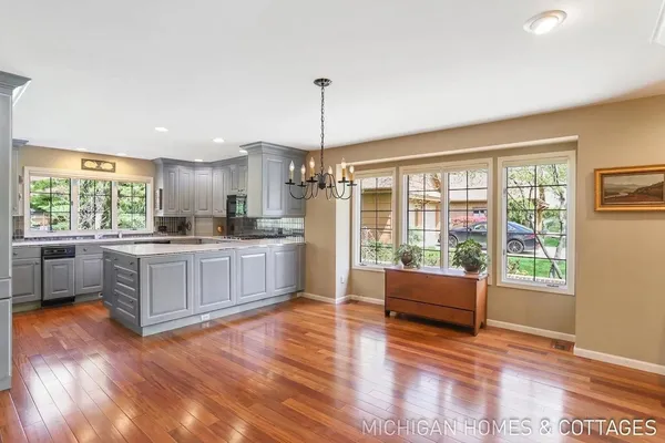 $599,000 | 309 Glen Garry Court, Holland, MI 49423