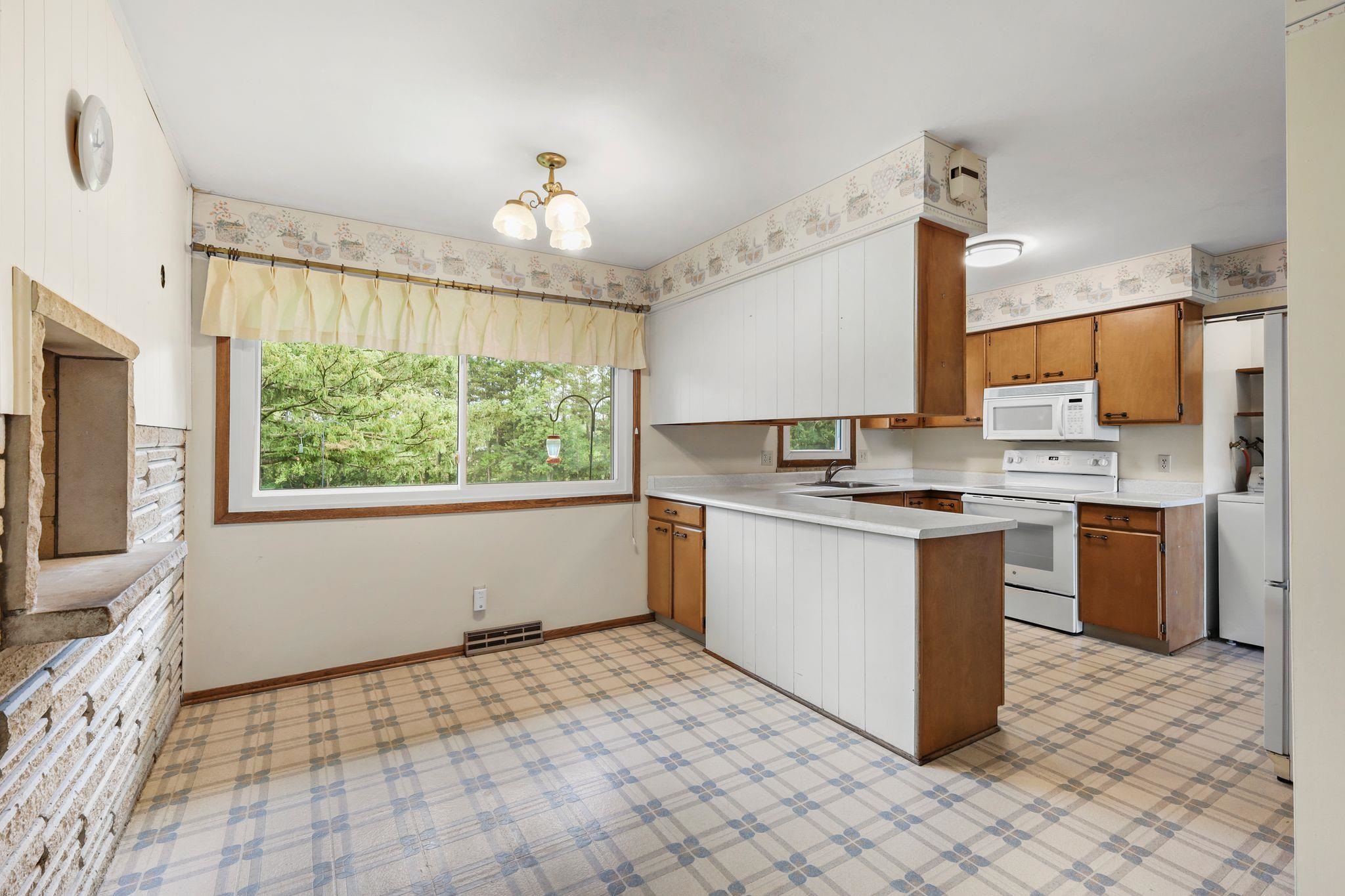 994 Tipperary Road Oregon, WI 53575 - Photo 14 of 43 Gallery Image 14