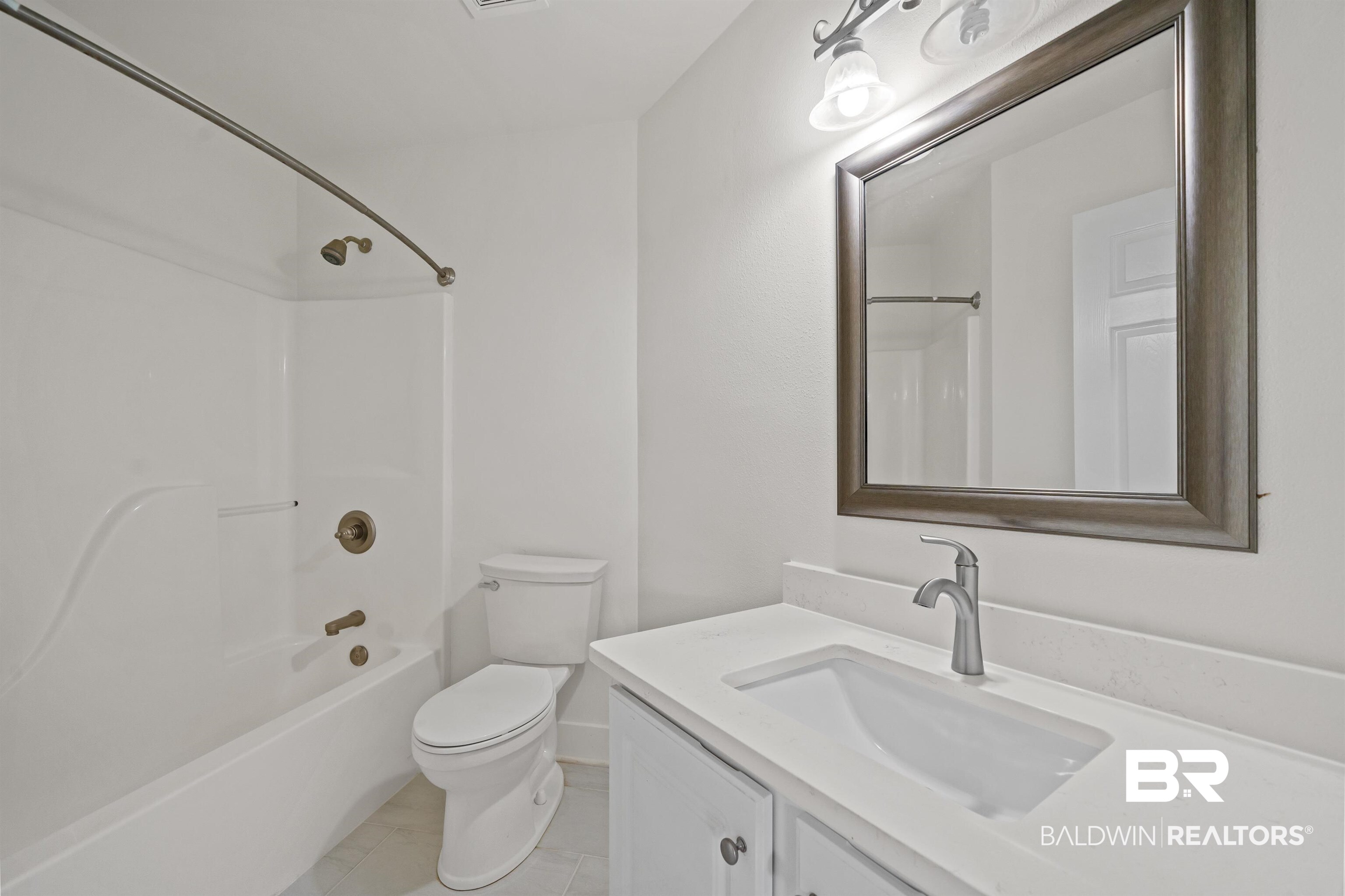 16362 Hamlet Lane Foley, AL 36535 - Photo 25 of 46 Guest bath