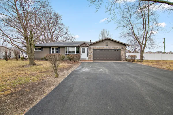 $249,900 | 4754 West Hilltop Drive, Kankakee, IL 60901