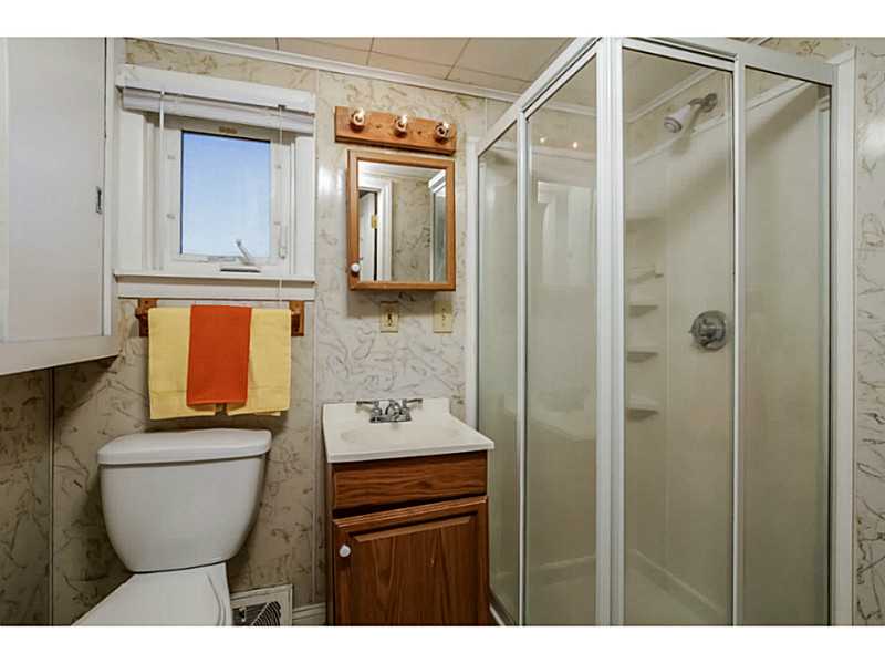 7 Dolphin Road Narragansett, RI 02882 - Photo 14 of 15 Bathroom.