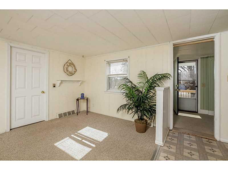 7 Dolphin Road Narragansett, RI 02882 - Photo 8 of 15 Dining Area.