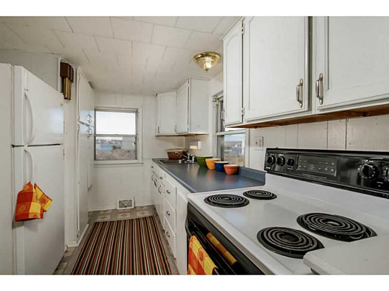 7 Dolphin Road Narragansett, RI 02882 - Photo 9 of 15 Kitchen.