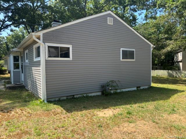 427 Doctors Path Riverhead, NY 11901 - Photo 3 of 11