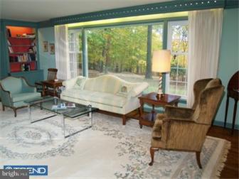 38 Maddock Road Titusville, NJ 08560 - Photo 2 of 12 Living Room