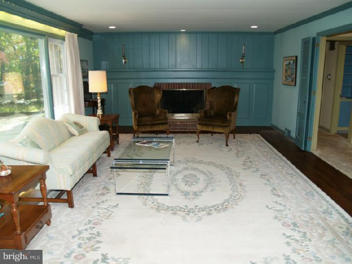 38 Maddock Road Titusville, NJ 08560 - Photo 3 of 12 Living Room