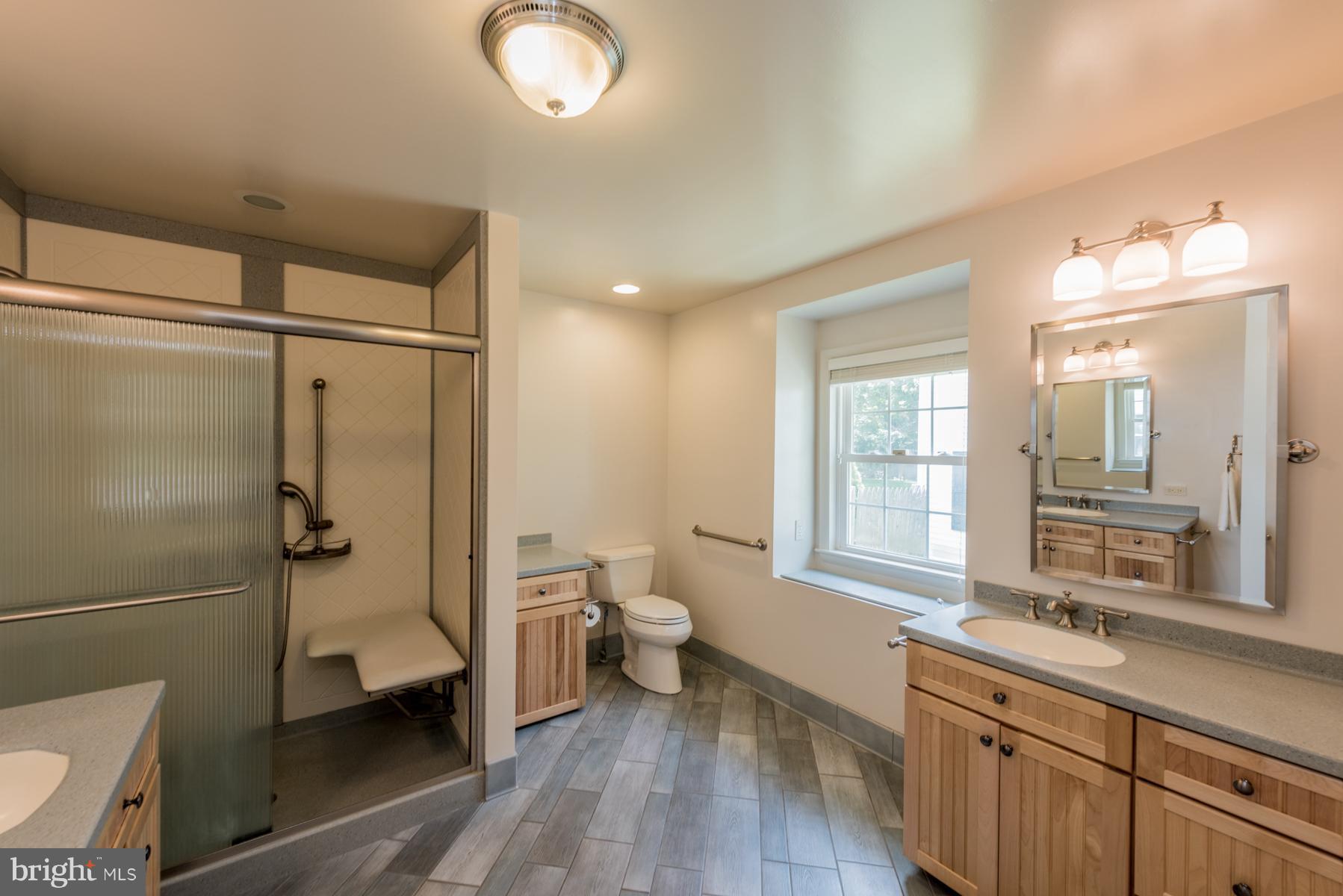 8745 Oxwell Lane Laurel, MD 20708 - Photo 19 of 30 Bath (Master)