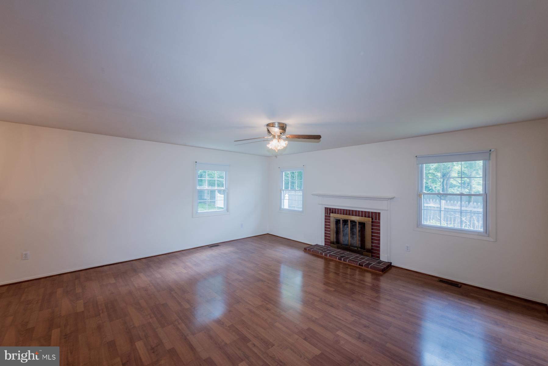 8745 Oxwell Lane Laurel, MD 20708 - Photo 3 of 30 Living Room