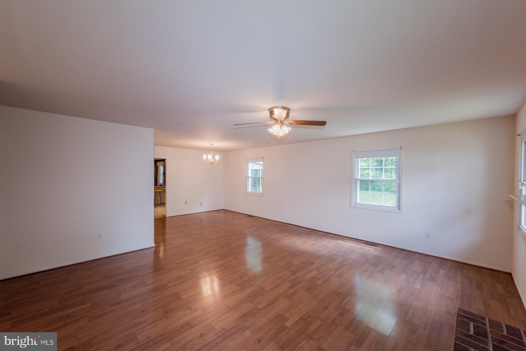 8745 Oxwell Lane Laurel, MD 20708 - Photo 4 of 30 Living Room