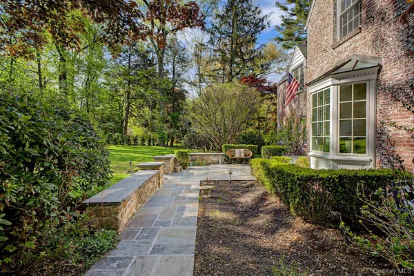 $2,650,000 | 24 Ludlow Drive, Chappaqua, NY 10514
