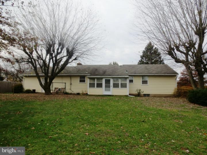 627 Melvin Road Telford, PA 18969 - Photo 3 of 13 Exterior Back