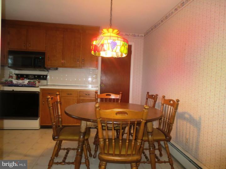 627 Melvin Road Telford, PA 18969 - Photo 6 of 13 Kitchen