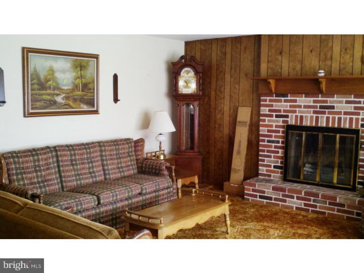 627 Melvin Road Telford, PA 18969 - Photo 8 of 13 Living Room