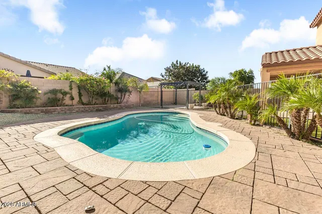 a view of a back yard of the house