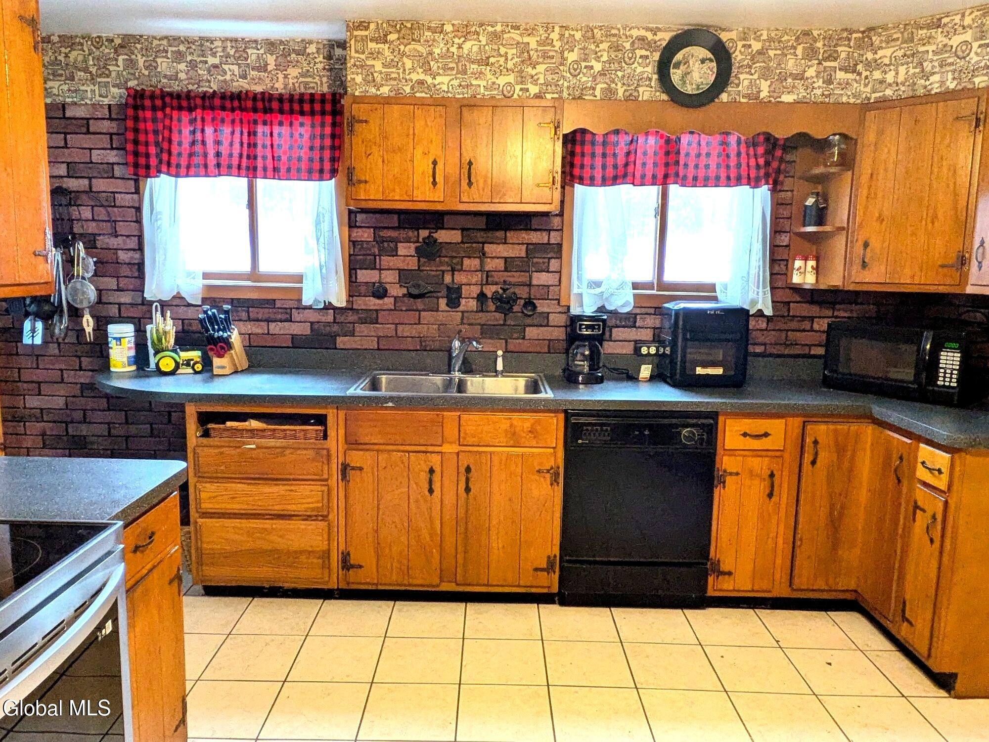 1483 County Rte 49 Argyle, NY 12809 - Photo 5 of 14 05_kitchen_stove_wall (1)
