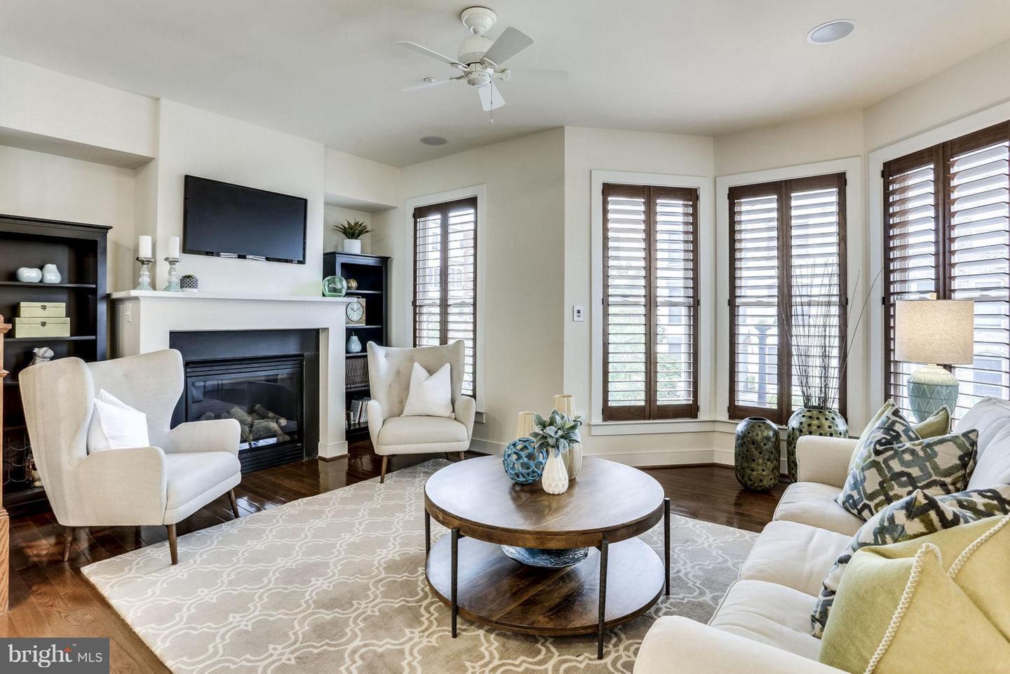 419 K Street Southeast Washington, DC 20003 - Photo 4 of 27 FAMILY ROOM WITH FIREPLACE #1
