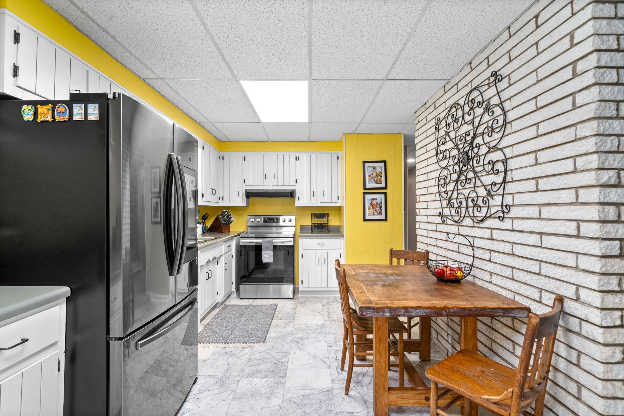 1040 Sensing Road Charlotte, TN 37036 - Photo 28 of 41 a kitchen with stainless steel appliances a refrigerator and a stove