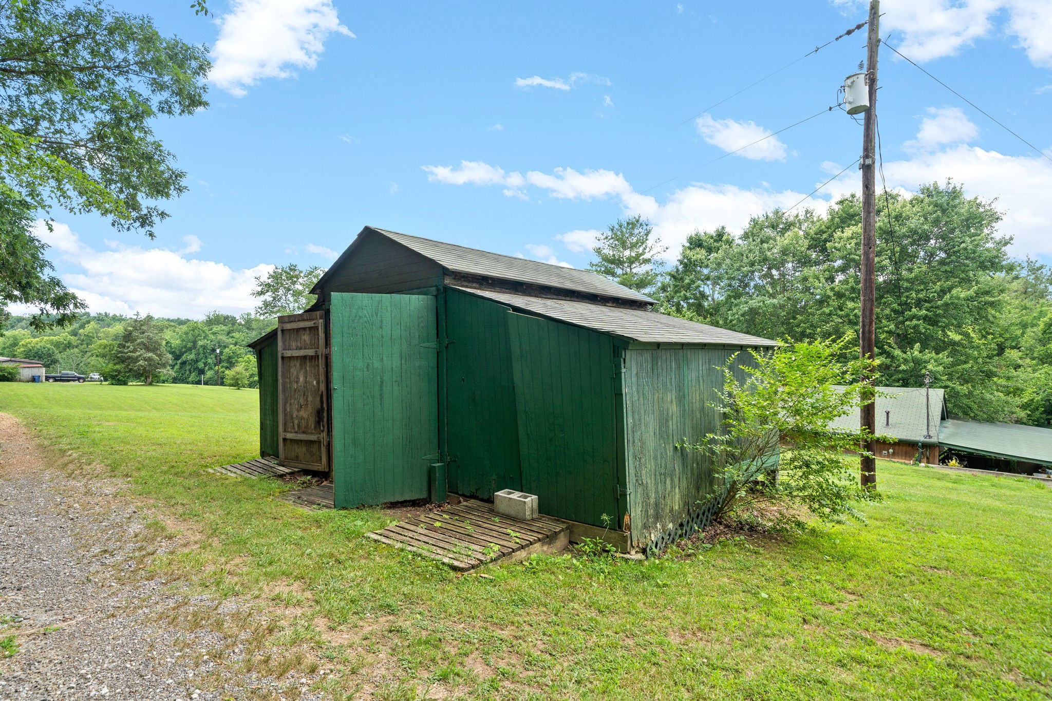 1040 Sensing Road Charlotte, TN 37036 - Photo 7 of 41 a view of a backyard