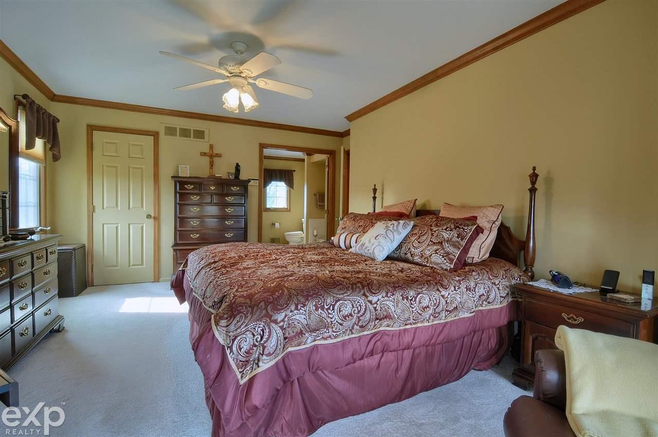 2057 Ridgefield Court Rochester Hills, MI 48306 - Photo 19 of 35