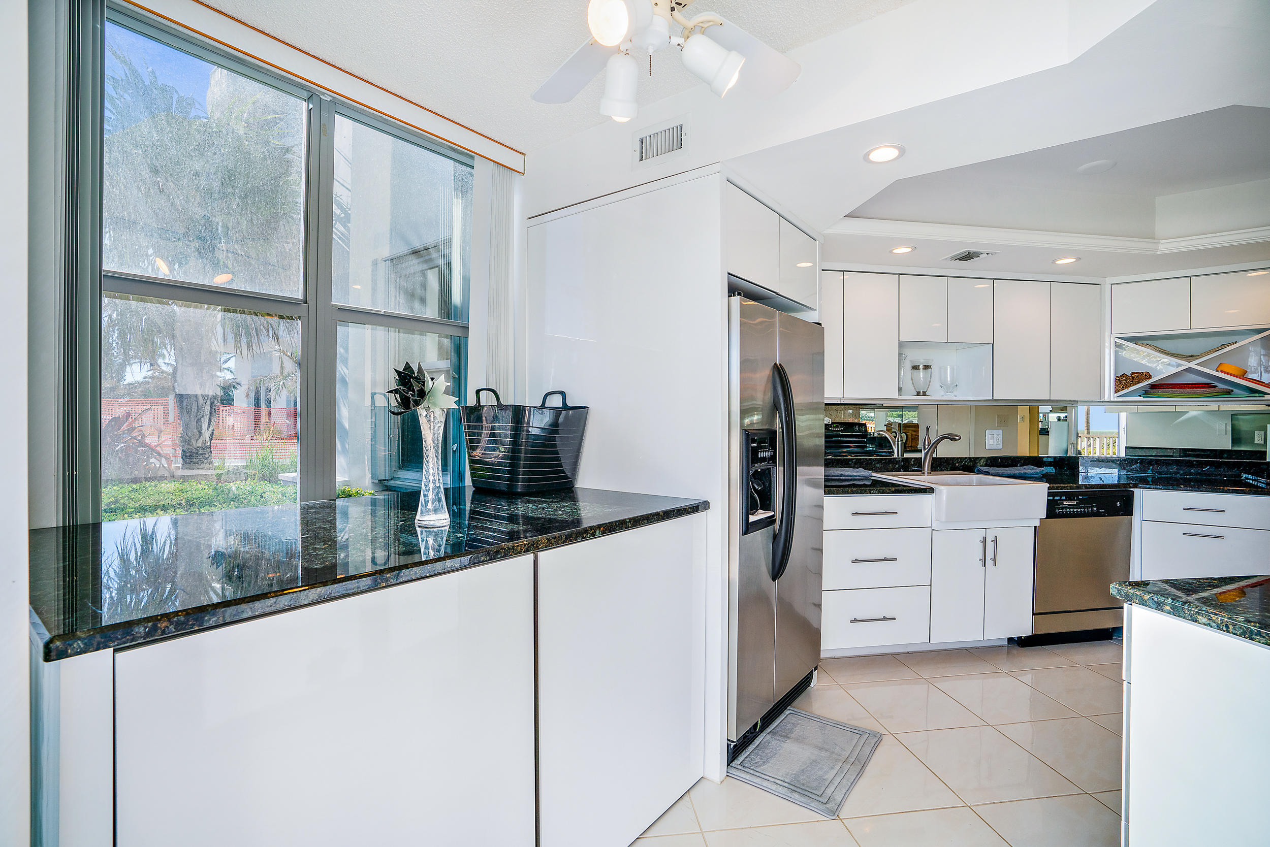 5200 North Ocean Drive, Unit 102 Riviera Beach, FL 33404 - Photo 10 of 14 Kitchen