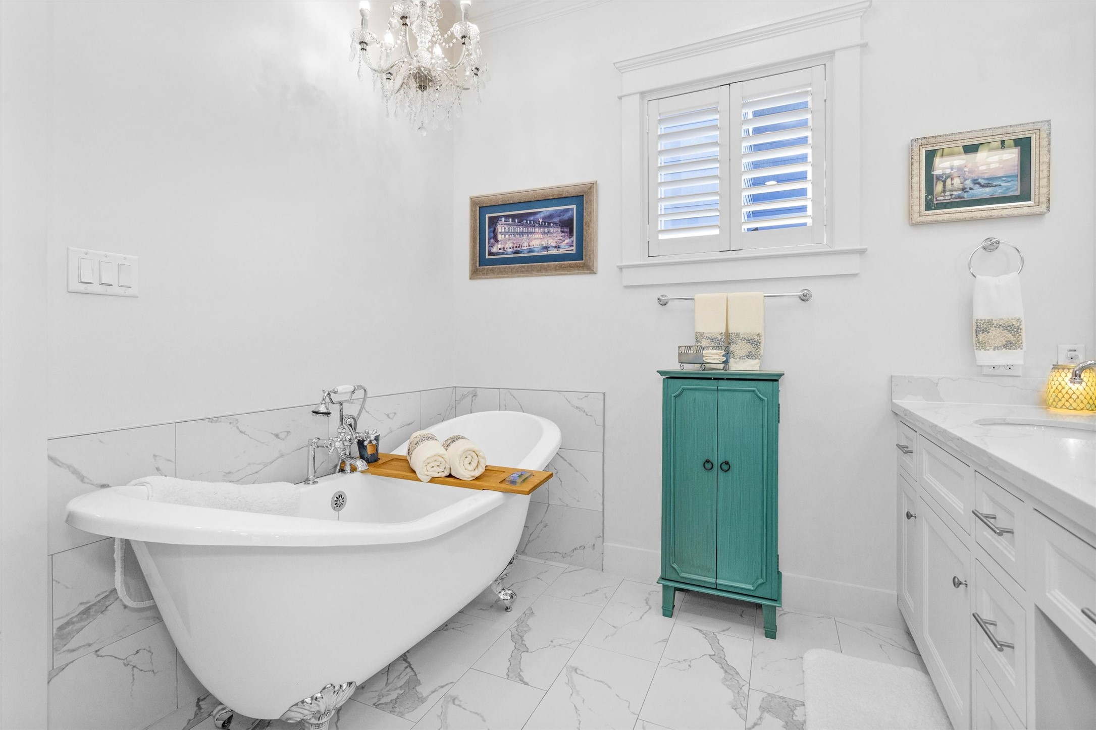 1202 Walton Street Houston, TX 77009 - Photo 15 of 32 Spa-Inspired Primary Bath Featuring a Stunning Freestanding Tub