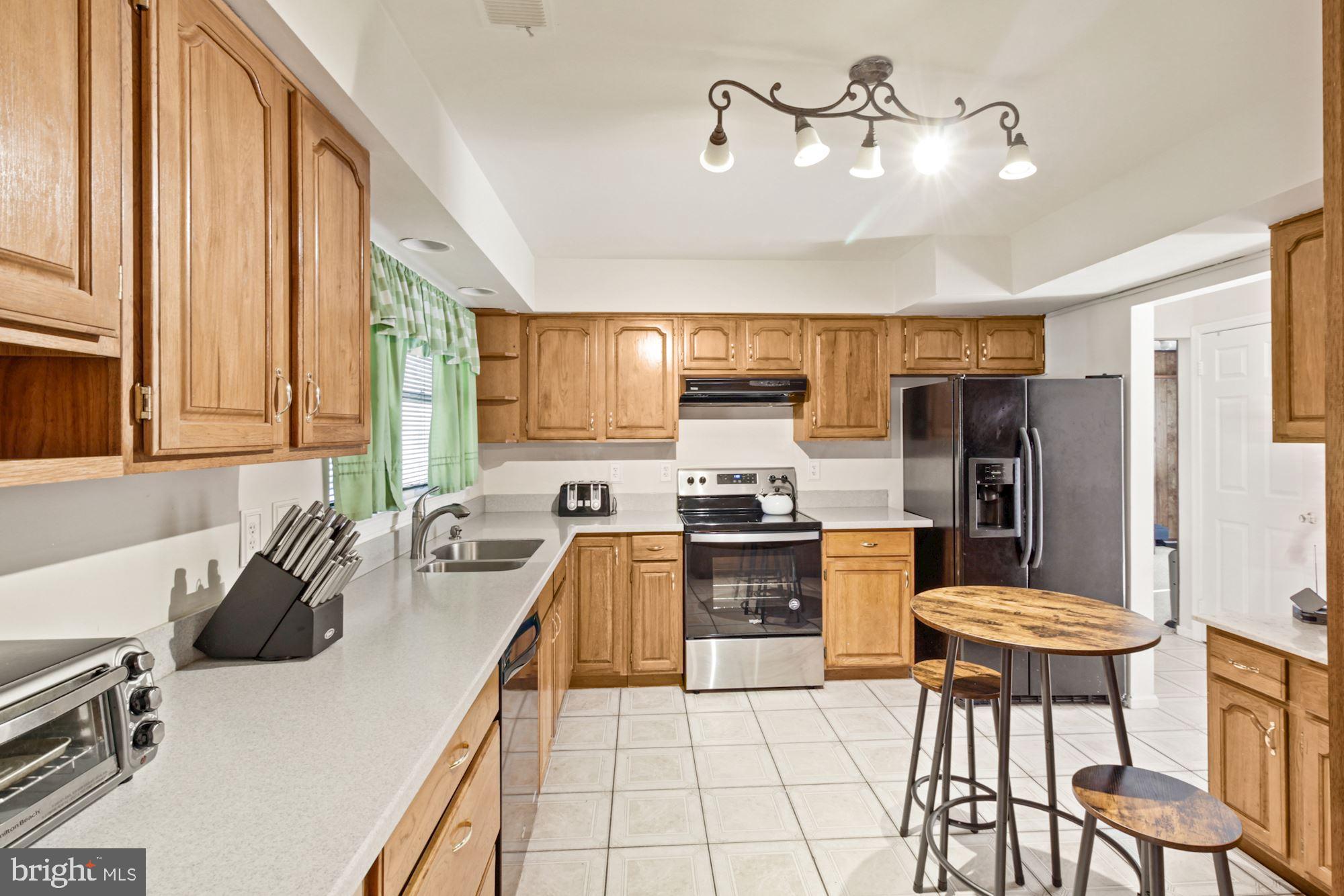 10212 Snowden Road Laurel, MD 20708 - Photo 12 of 43 Corian Kitchen Counter Tops
