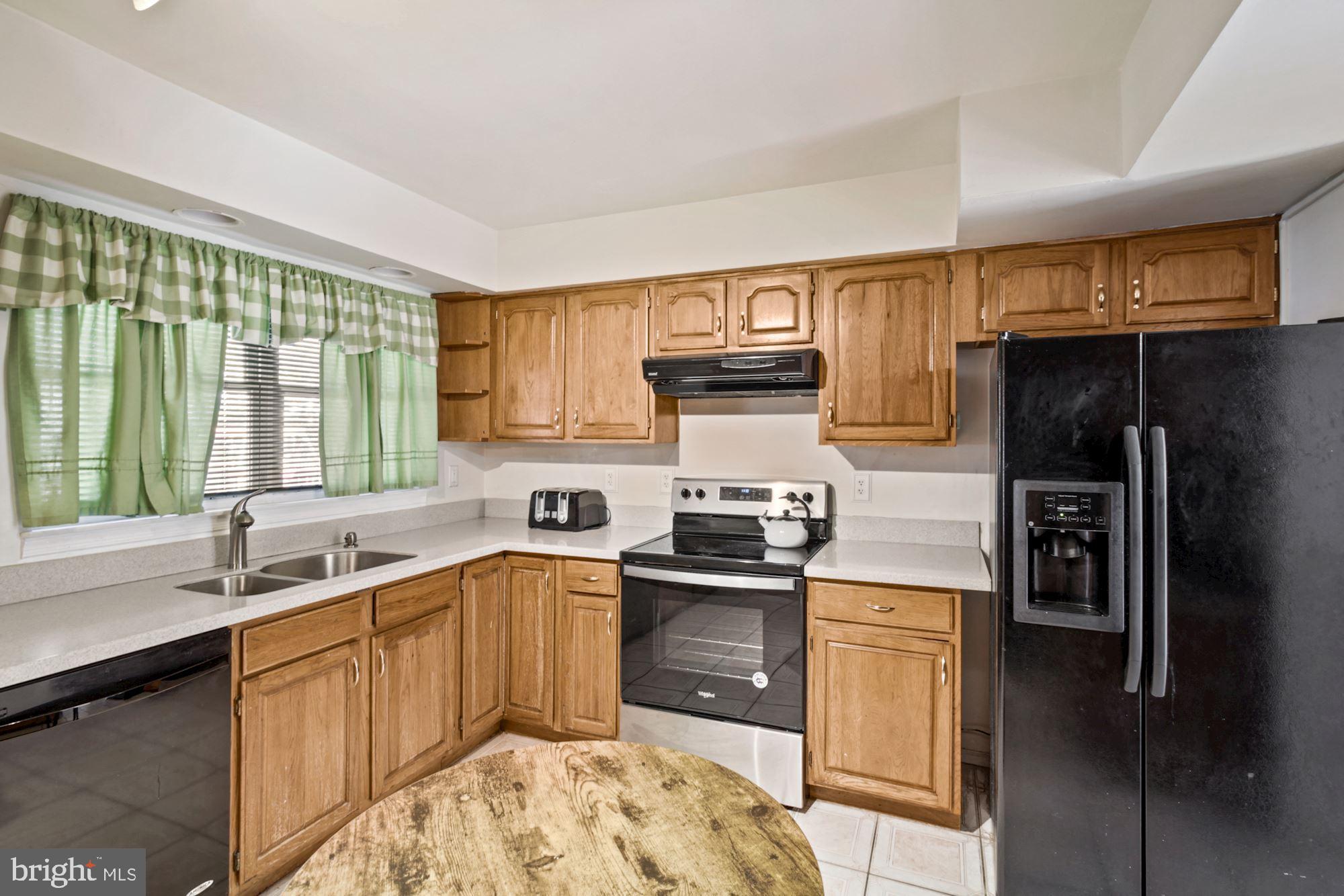 10212 Snowden Road Laurel, MD 20708 - Photo 13 of 43 All Black/Stainless Kitchen Appliances