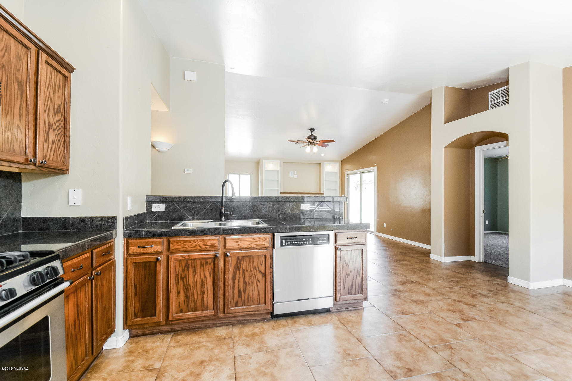 8353 South Bainbridge Road Tucson, AZ 85747 - Photo 12 of 24