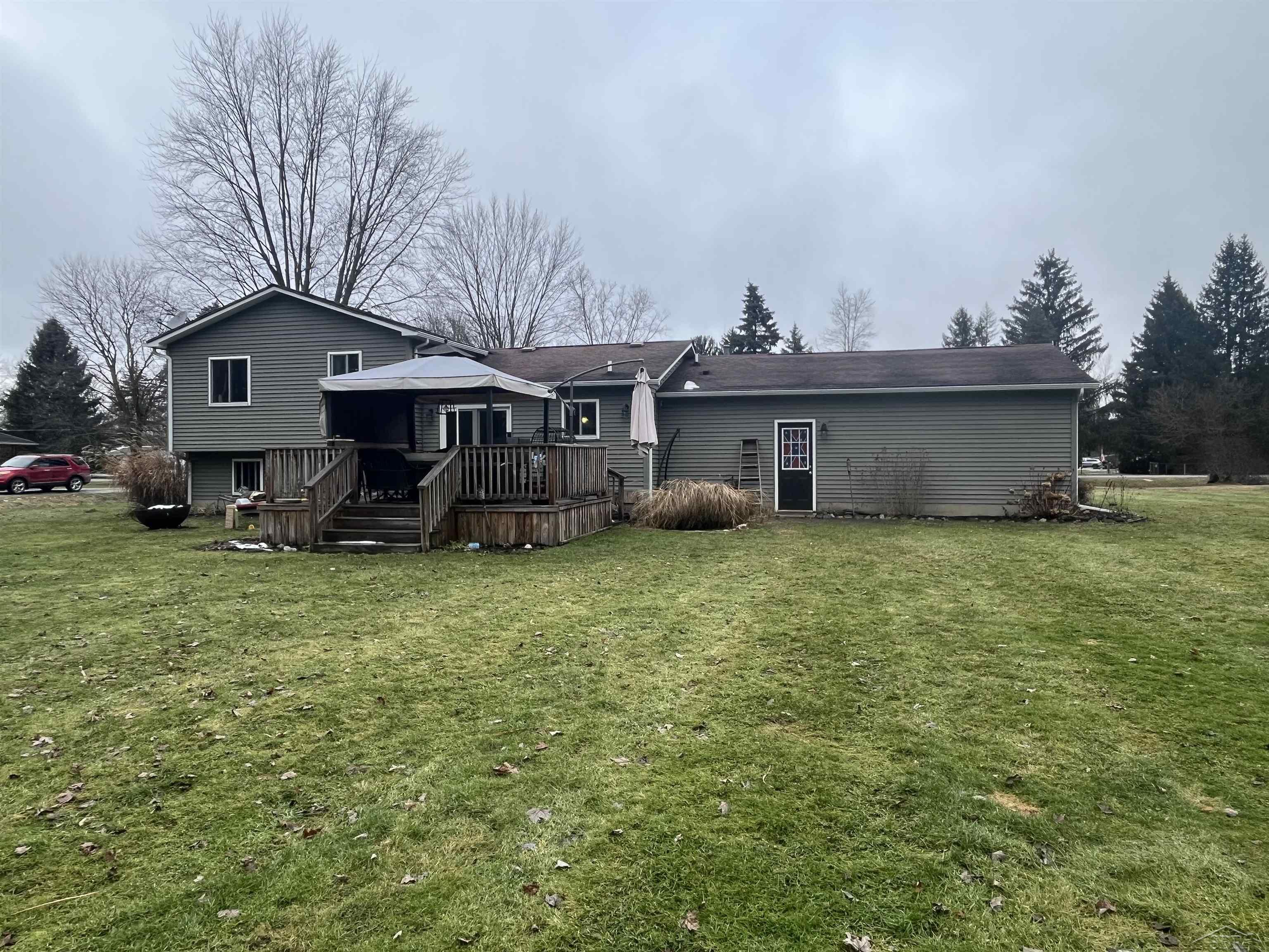 2117 West Lake Road Clio, MI 48420 - Photo 4 of 20 50132279-fbda5113-b169-40b4-afd7-26688dc1a42d.JPG