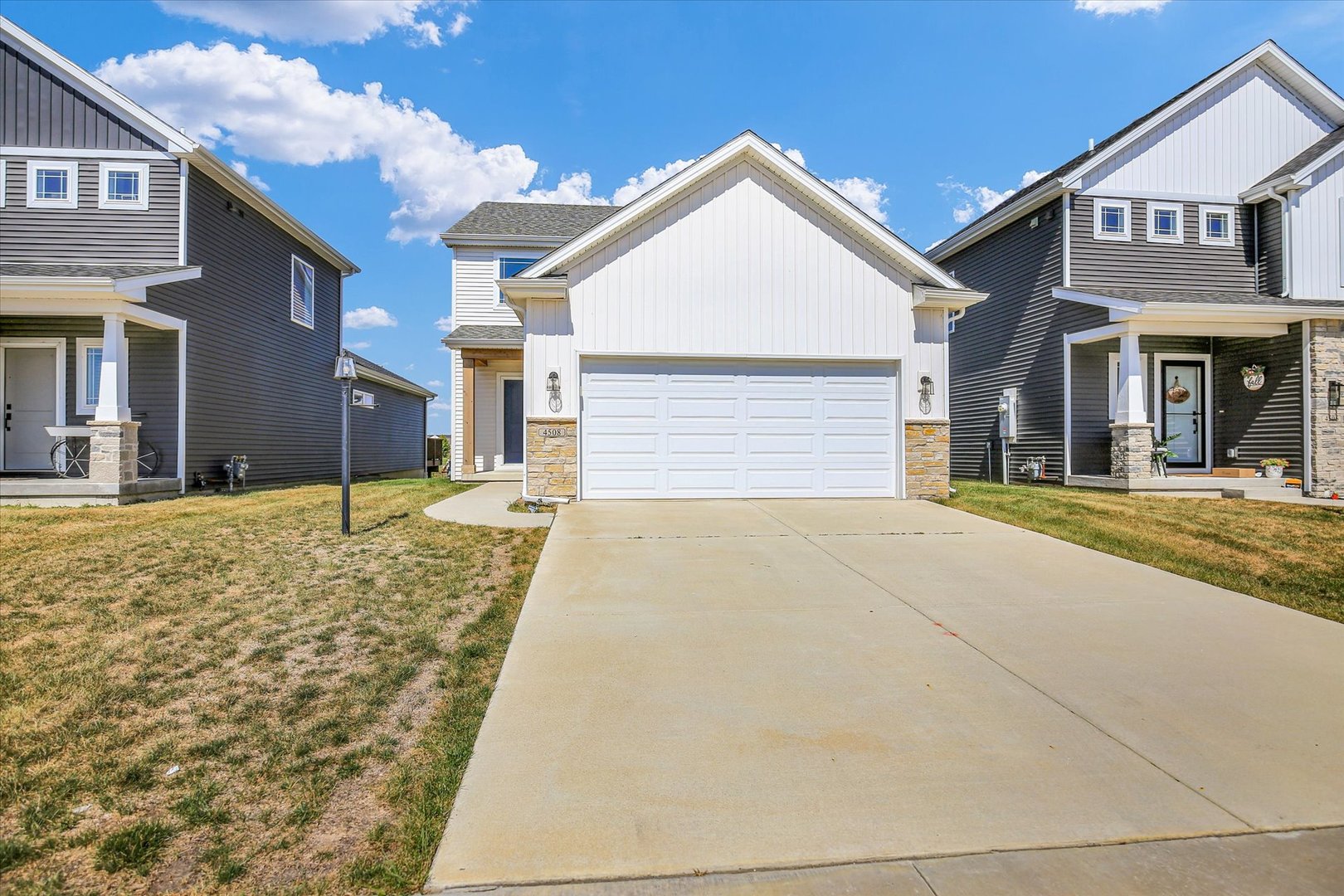 4508 Legends Drive Champaign, IL 61822 - Photo 42 of 45 front view of a house