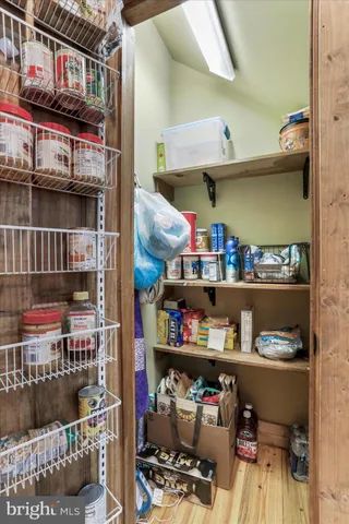 a view of a livingroom with furniture and a ceiling fan