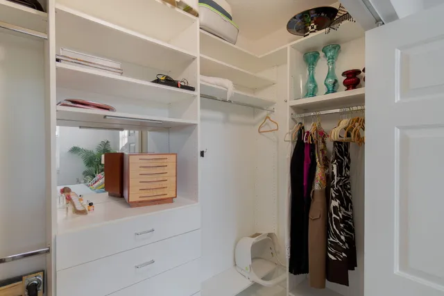 $379,000 | 804 East Windward Way, Unit 307, Lantana, FL 33462