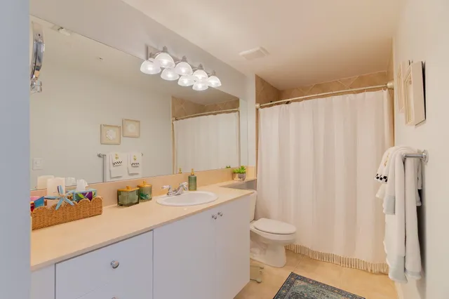 $379,000 | 804 East Windward Way, Unit 307, Lantana, FL 33462