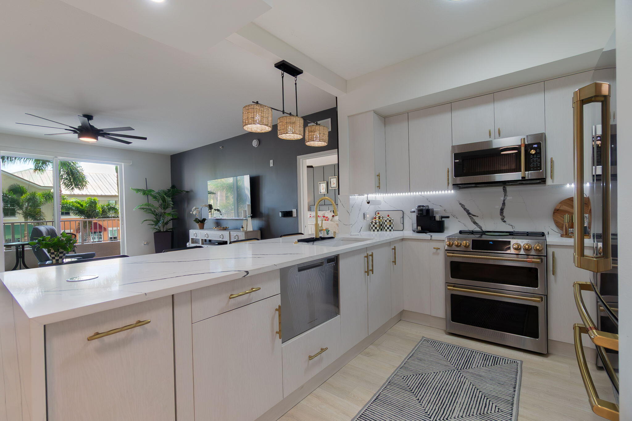 804 East Windward Way, Unit 307 Lantana, FL 33462 - Photo 3 of 44 Kitchen