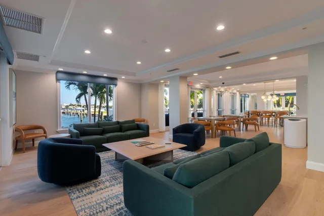 $379,000 | 804 East Windward Way, Unit 307, Lantana, FL 33462