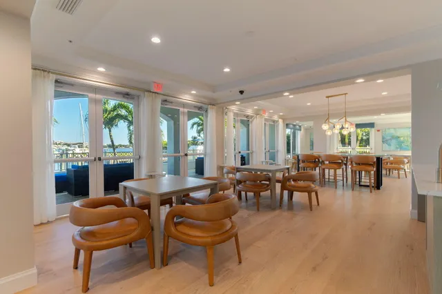 $379,000 | 804 East Windward Way, Unit 307, Lantana, FL 33462