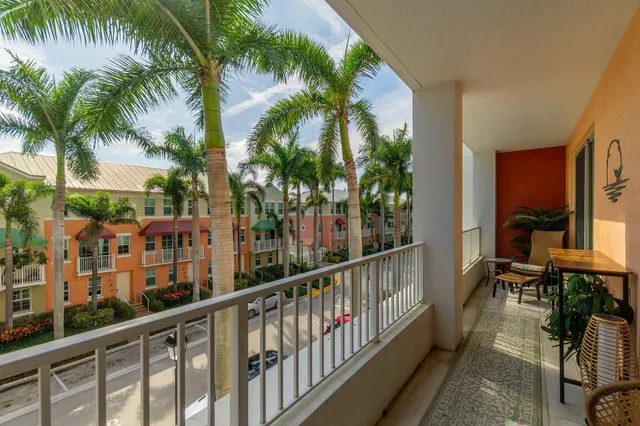 $379,000 | 804 East Windward Way, Unit 307, Lantana, FL 33462
