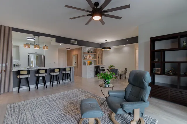 $379,000 | 804 East Windward Way, Unit 307, Lantana, FL 33462