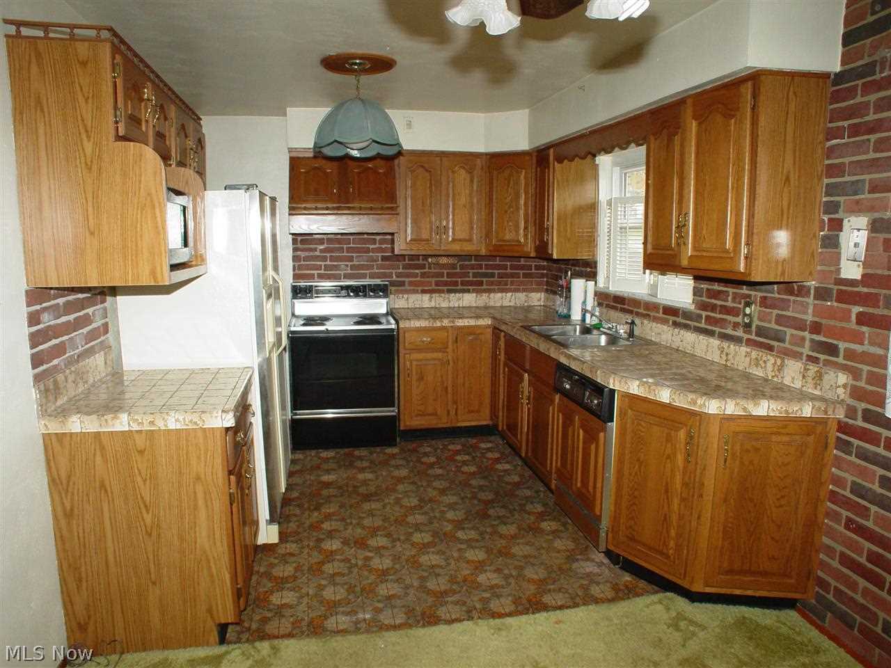112 National Road Weirton, WV 26062 - Photo 3 of 9