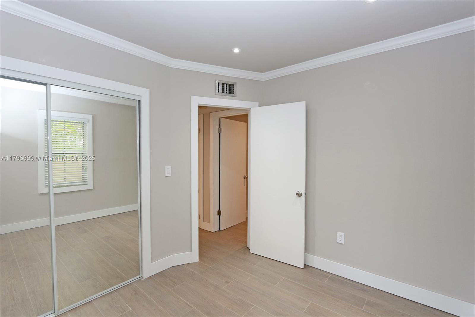 3375 Franklin Avenue, Unit D Miami, FL 33133 - Photo 12 of 33 a view of an empty room