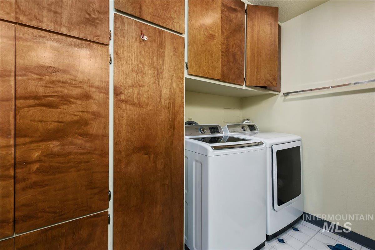 2811 Apollo Place Caldwell, ID 83605 - Photo 23 of 31 Laundry area featuring cabinet space and washer and dryer